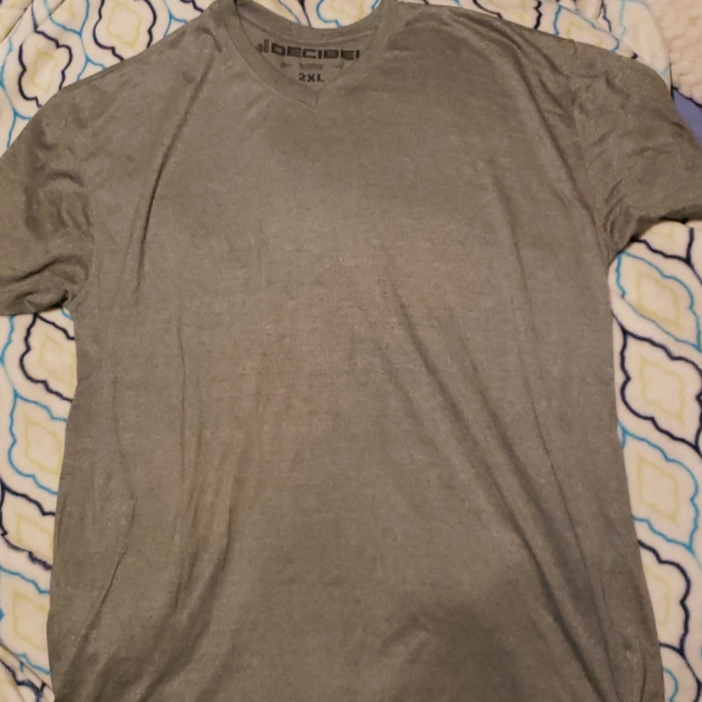Decibel gray V-neck tee-shirt